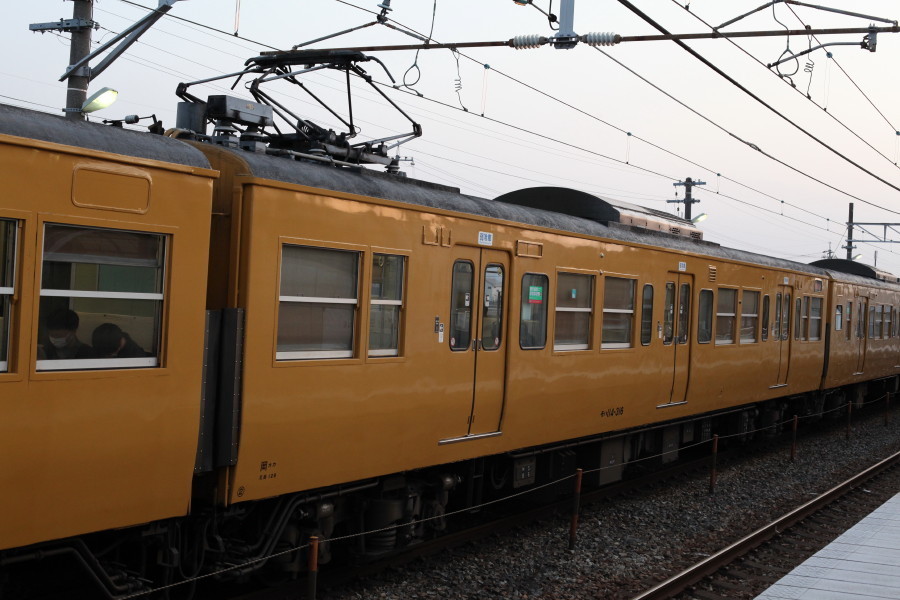 岡山の115系300番台、D-24編成: 乗り物BOX